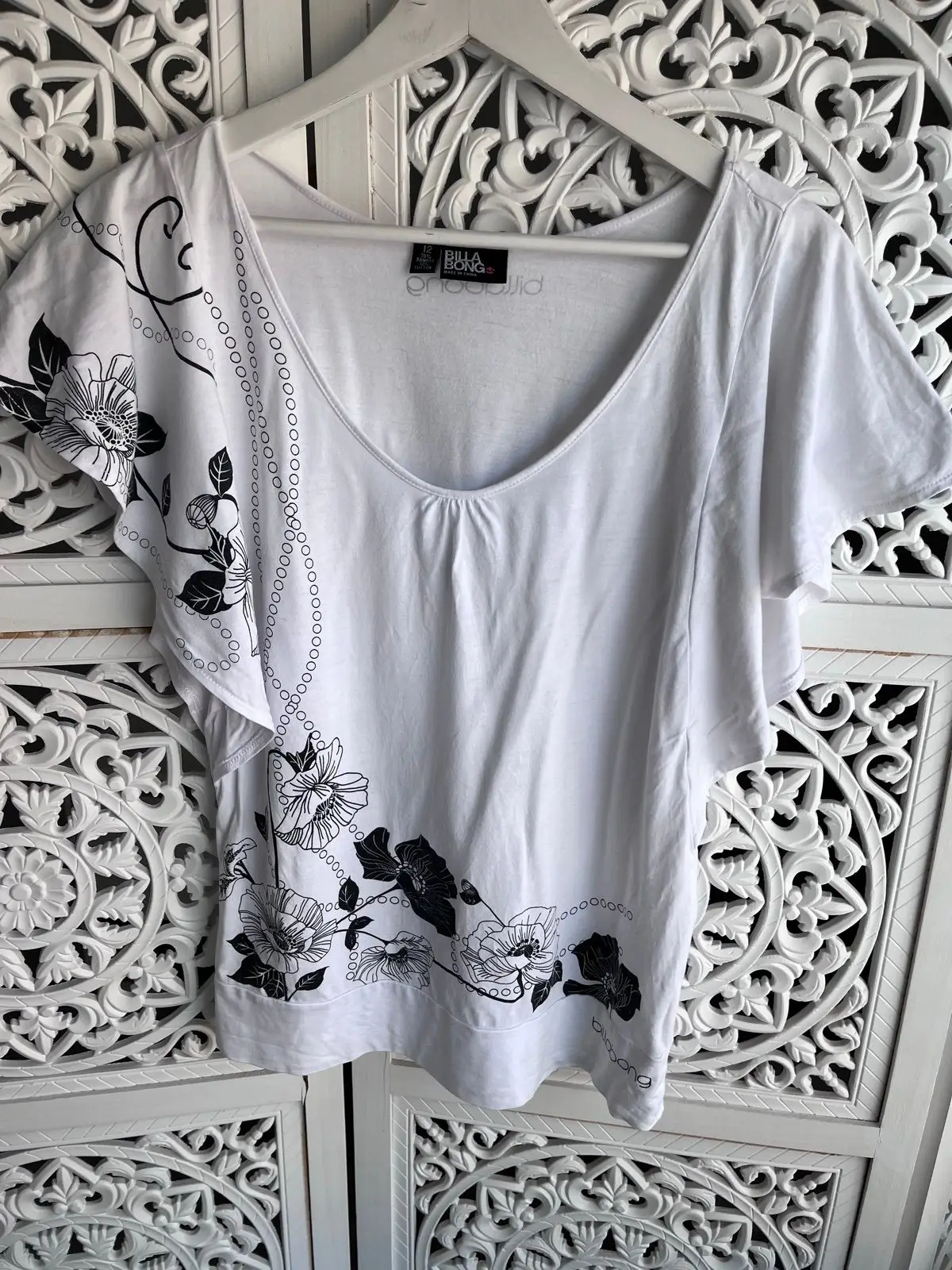 Billabong White Floral Graphic Scoop Neck Top