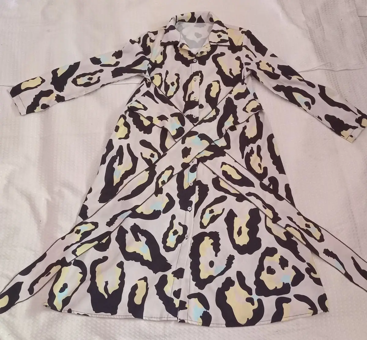 Shein A stylish long-sleeve dress