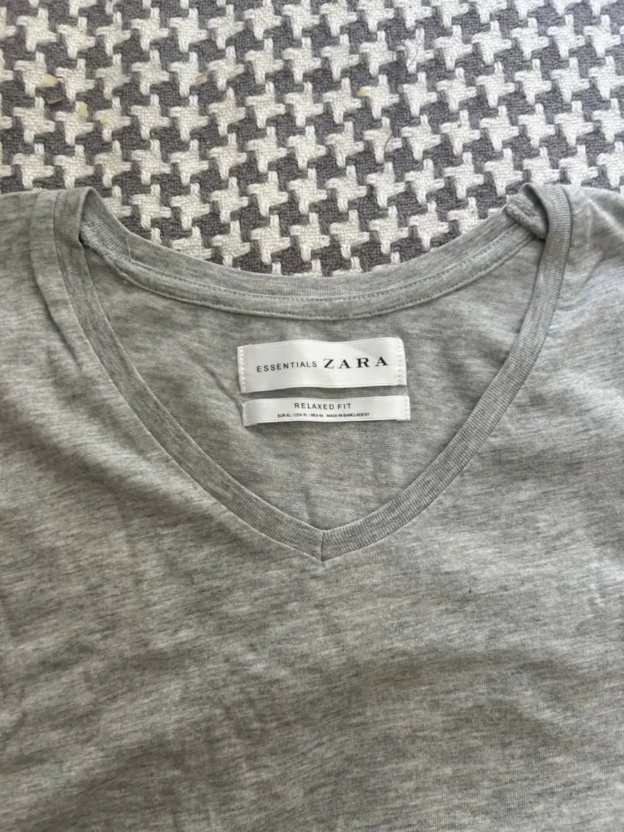 ZARA Essentials Heather Grey V-Neck T-Shirt (Size XL)