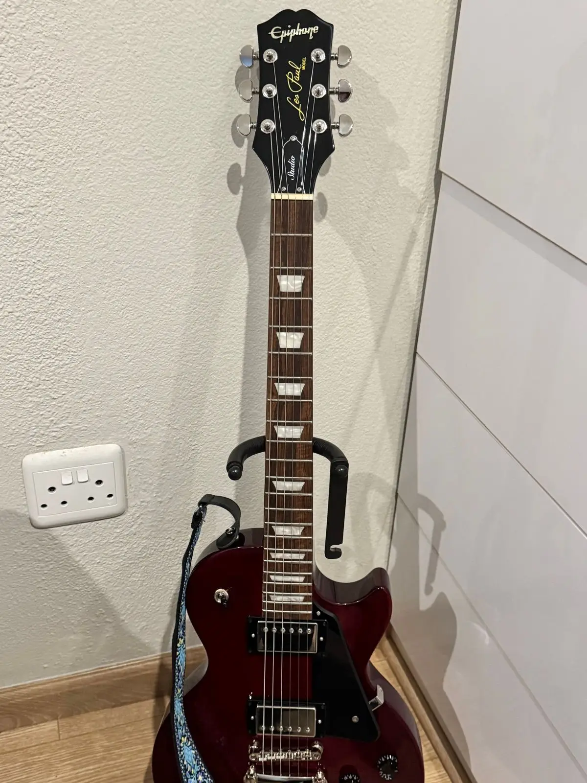 Epiphone Les Paul Studio Electric Guitar with Gig Bag and Strap