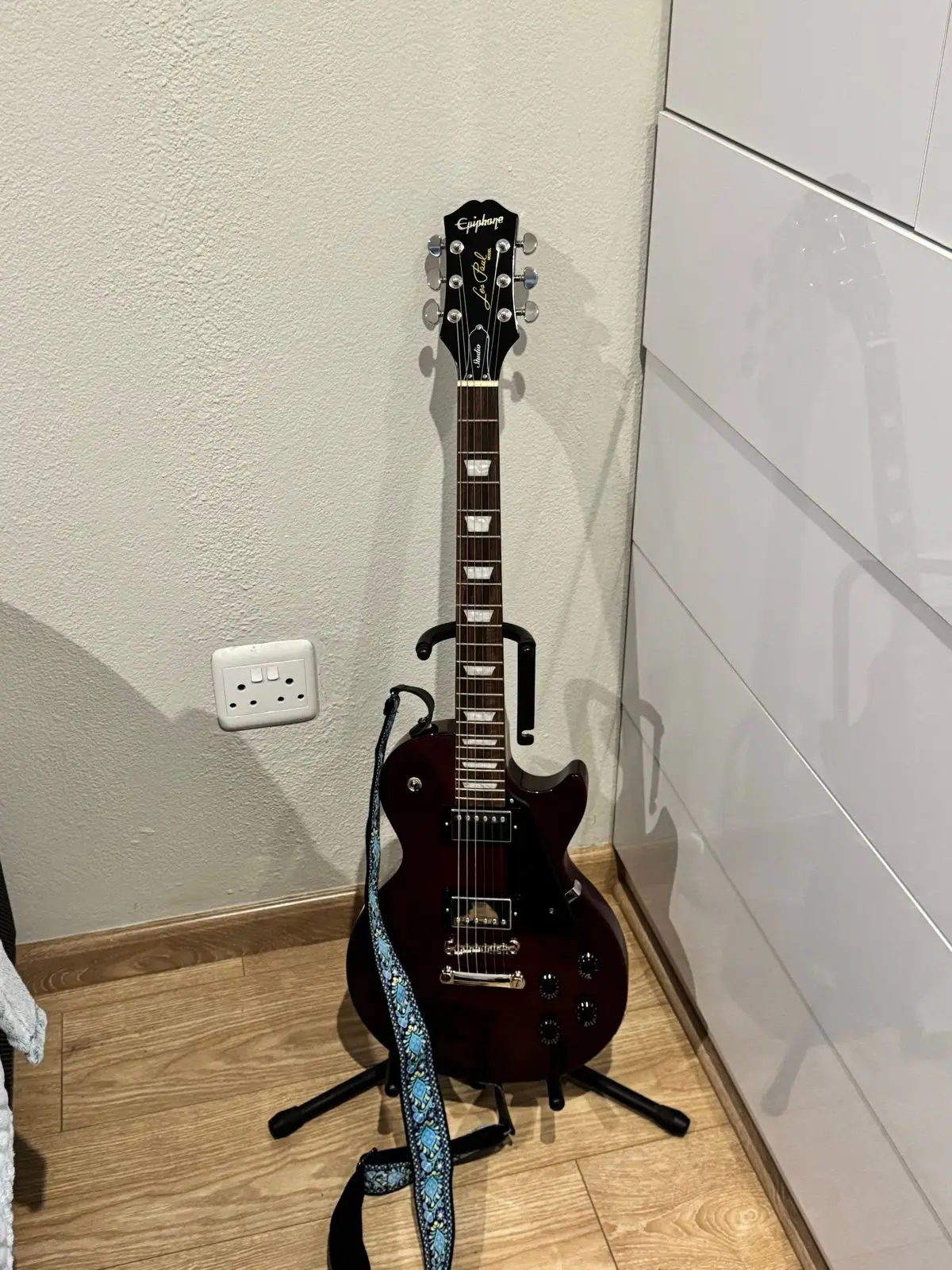 Epiphone Les Paul Studio Electric Guitar with Gig Bag and Strap