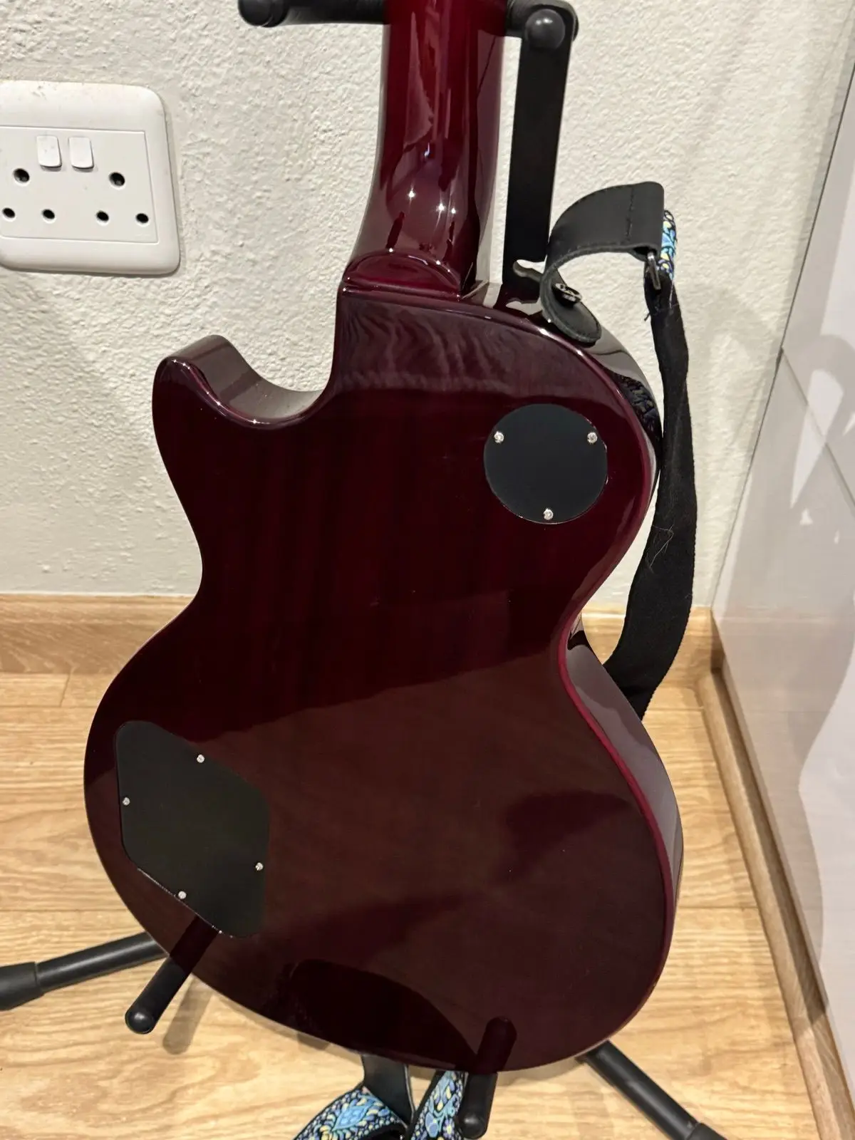 Epiphone Les Paul Studio Electric Guitar with Gig Bag and Strap