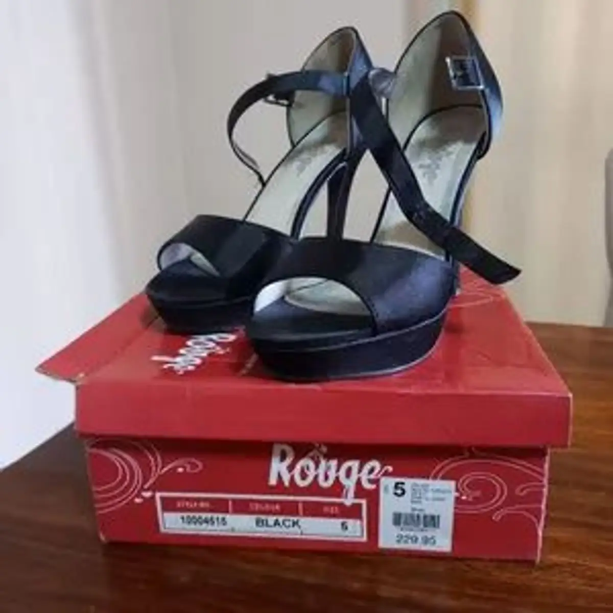 Rouge Black Heels Size 5