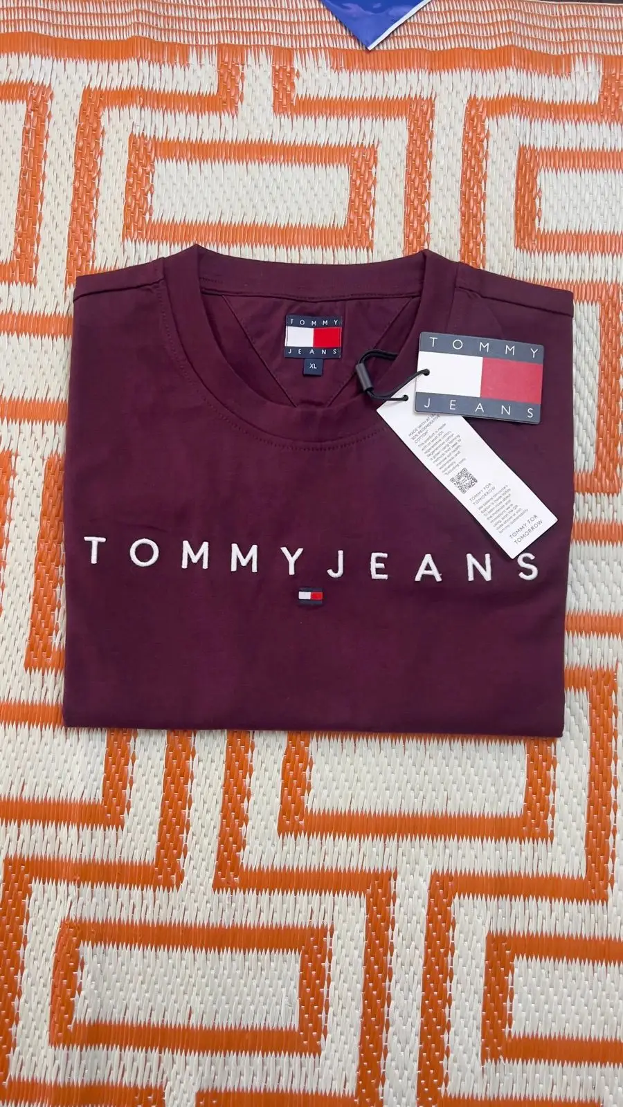 Tommy Jeans Burgundy T-Shirt XL