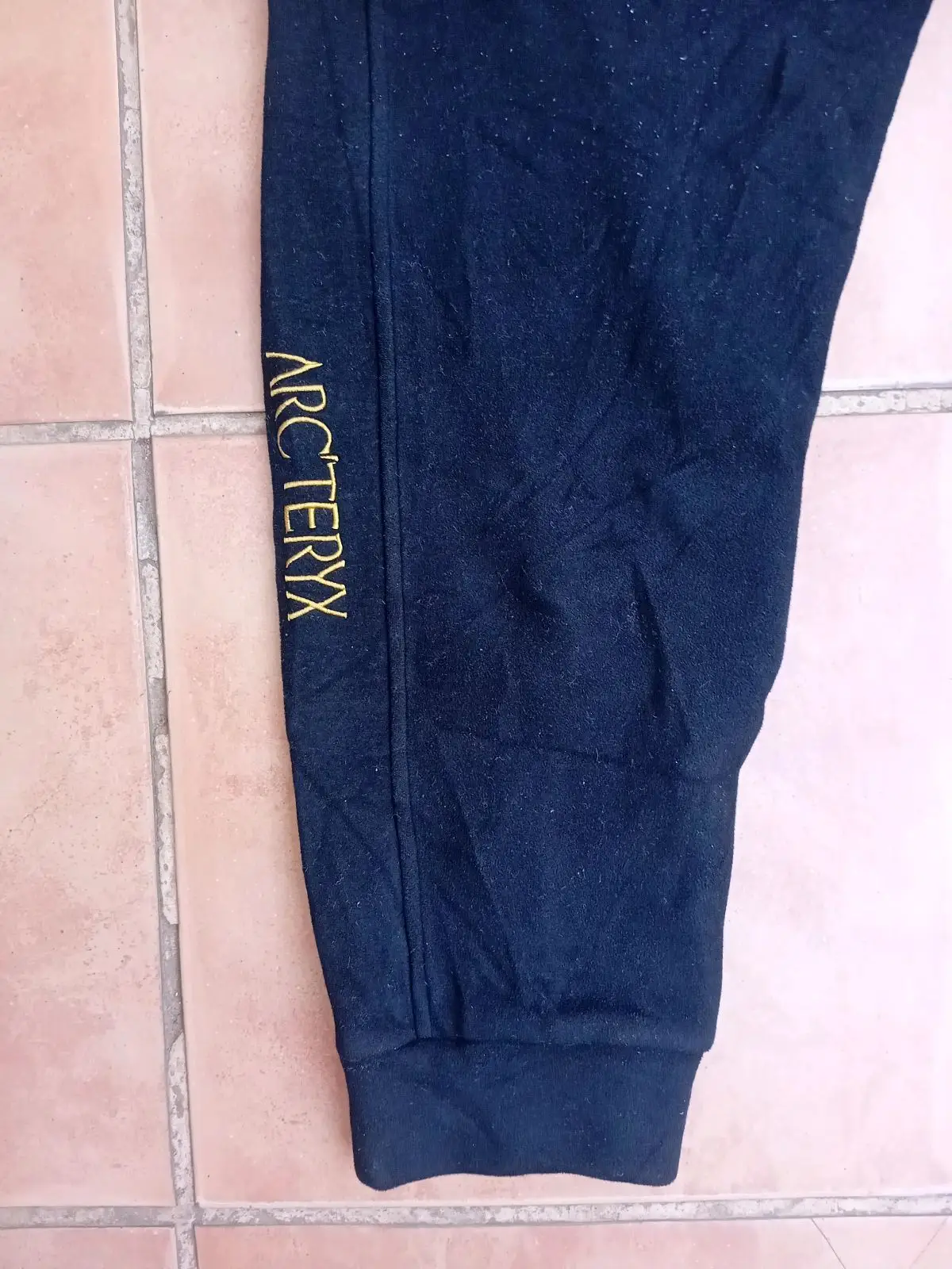 Arc'teryx Black Sweatpants with White Drawstring Size S
