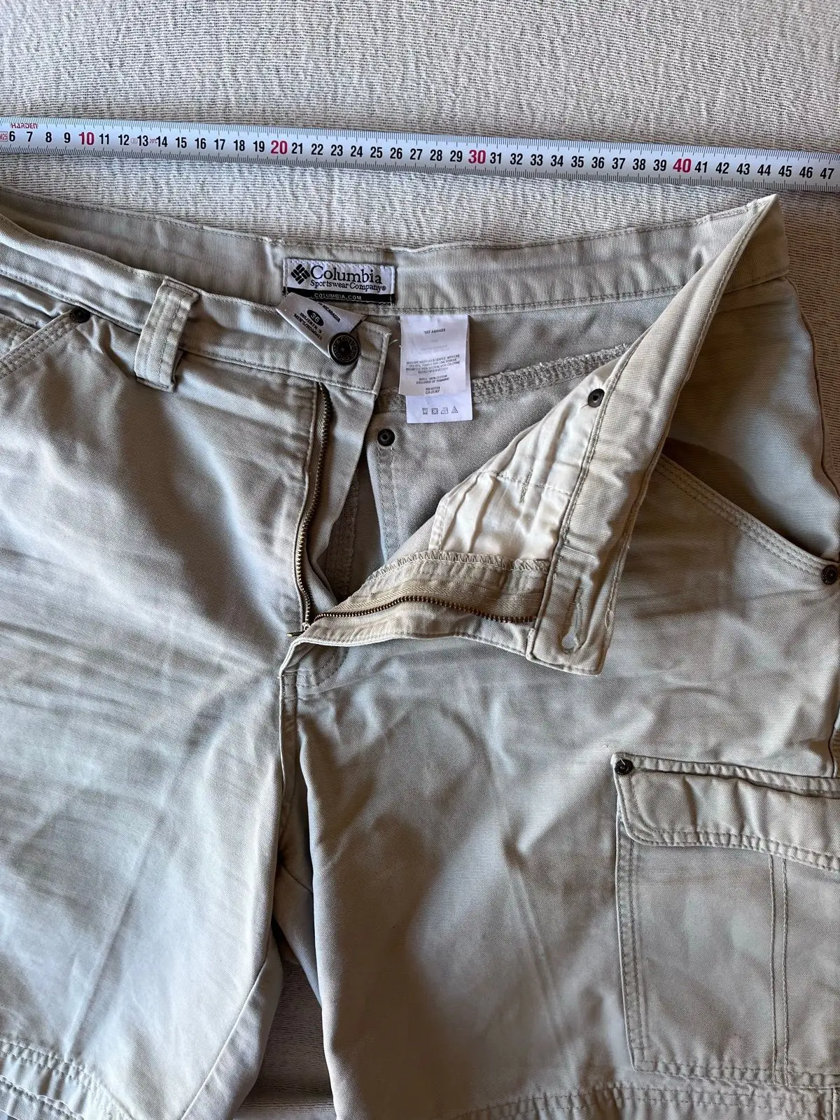 Columbia Men's Khaki Cargo Shorts Size 38