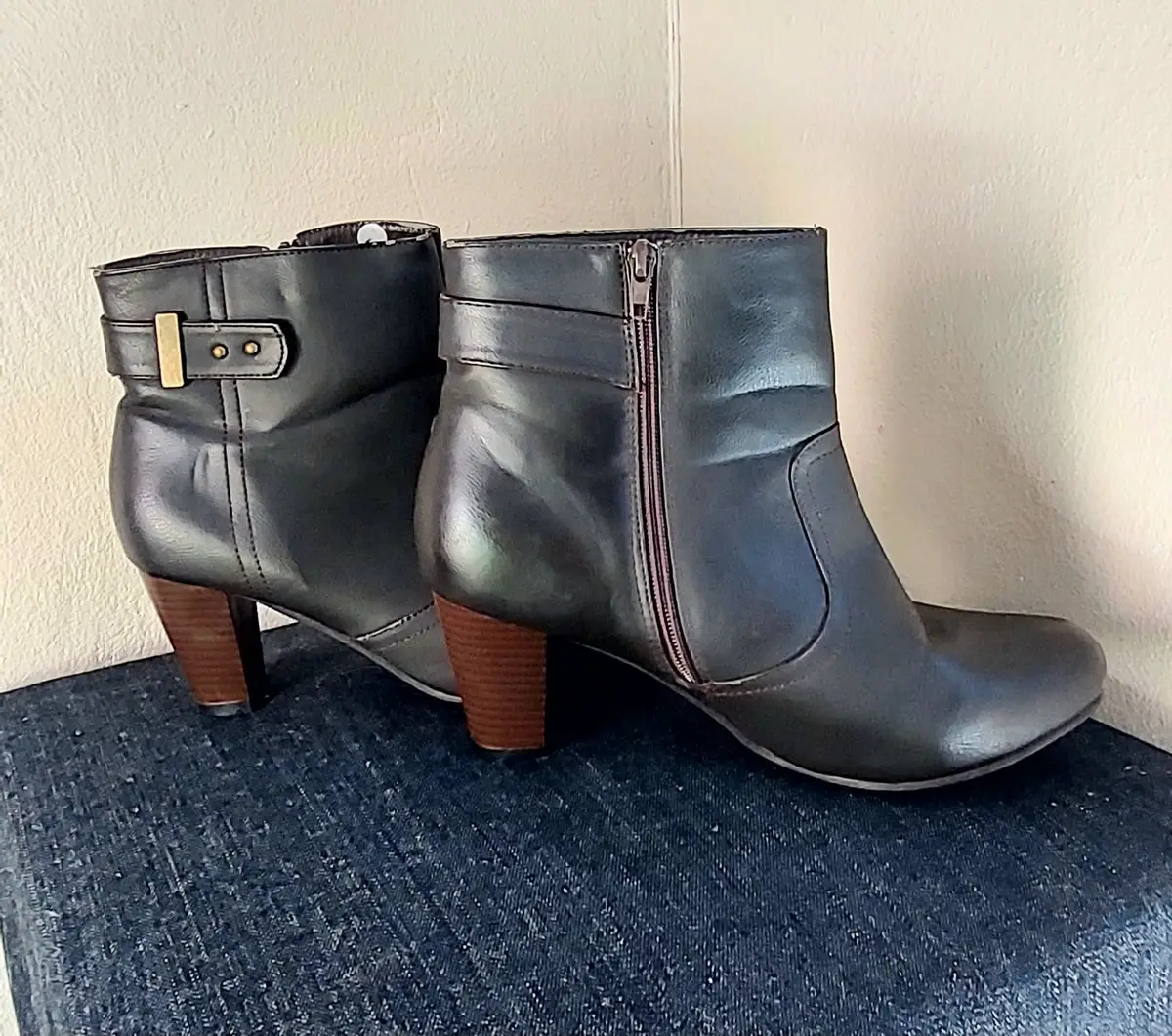 Generic Black Ankle Boots with Wooden Heel Size 7