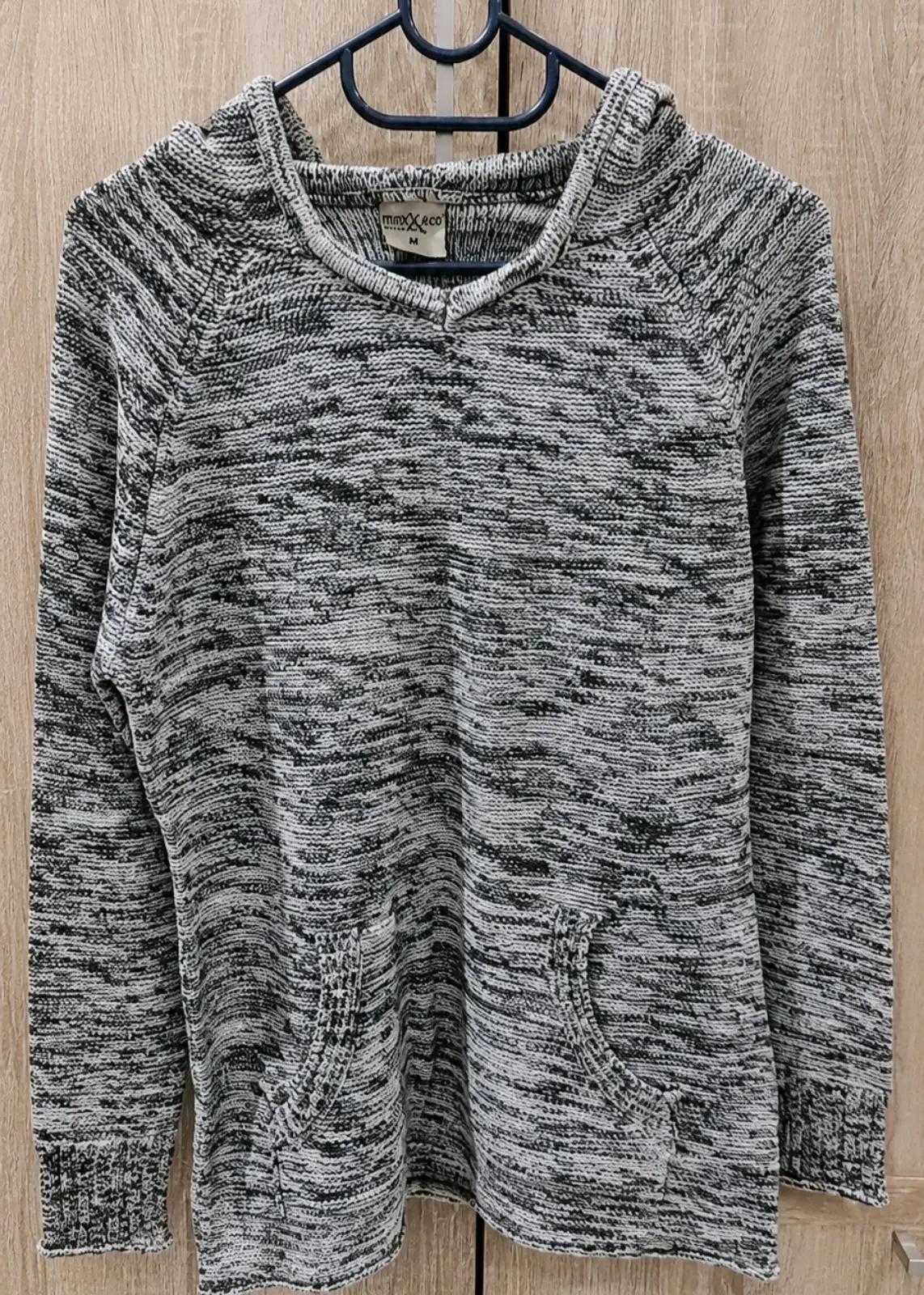 mmXco. Black and White Knit Hoodie Size M