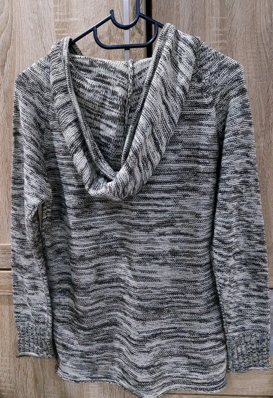 mmXco. Black and White Knit Hoodie Size M