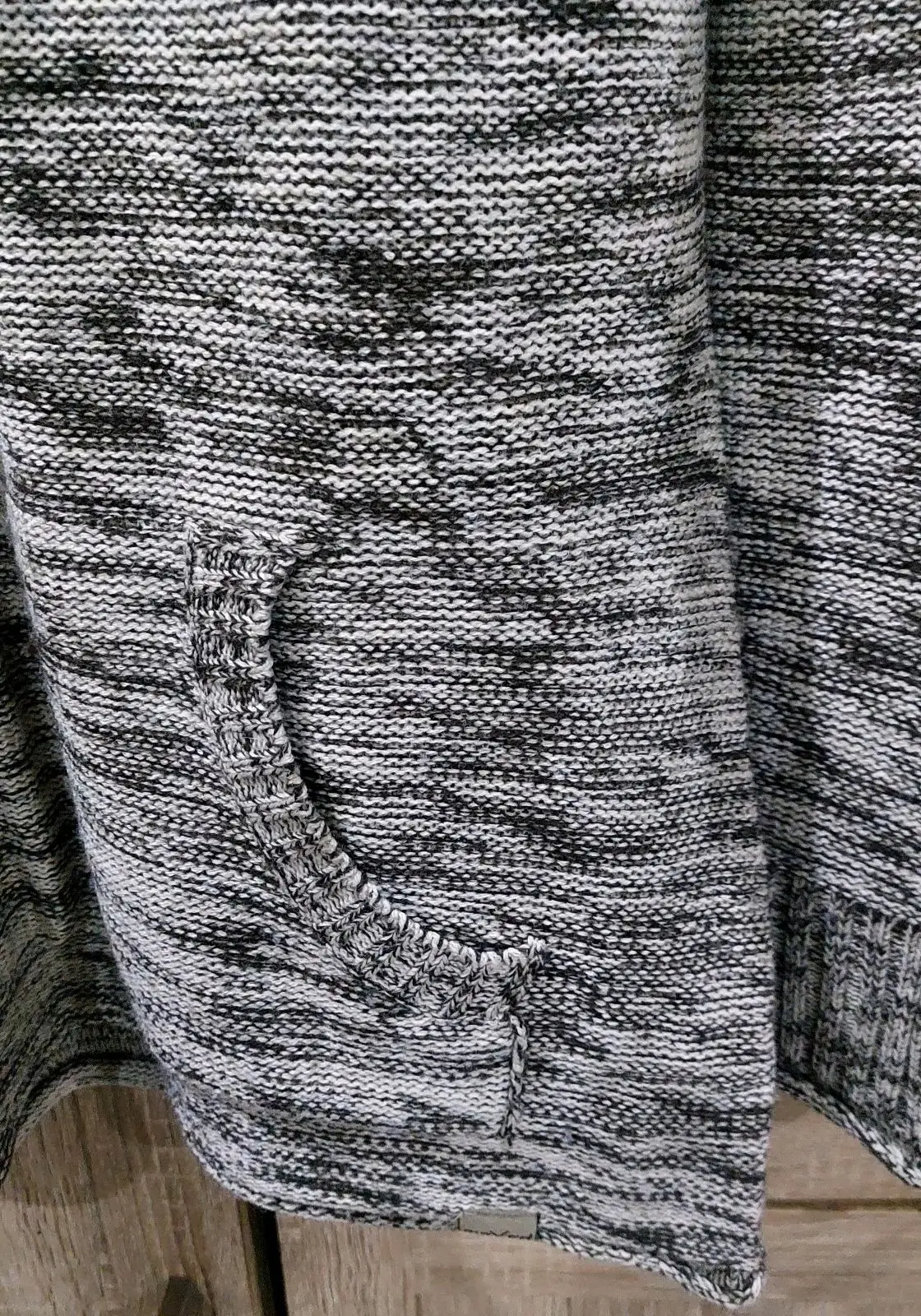 mmXco. Black and White Knit Hoodie Size M