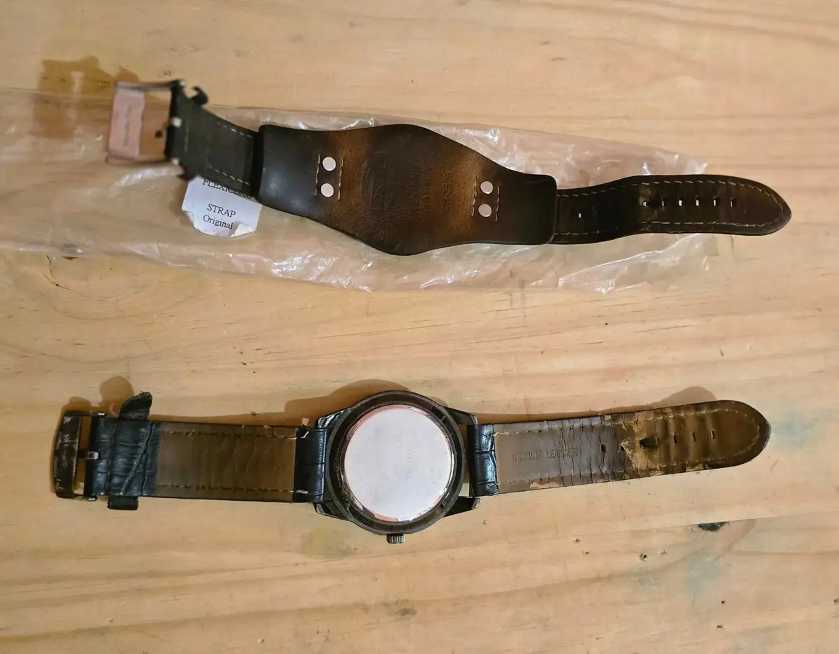 Tomato Watch with Extra Strap