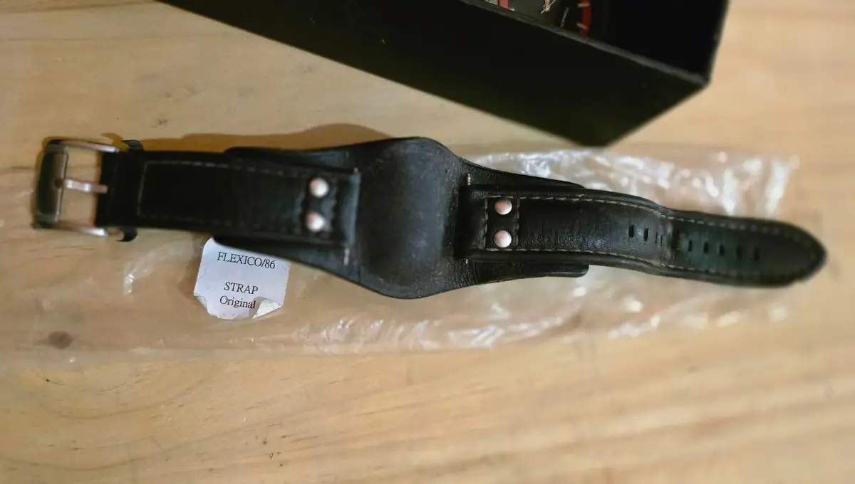 Tomato Watch with Extra Strap