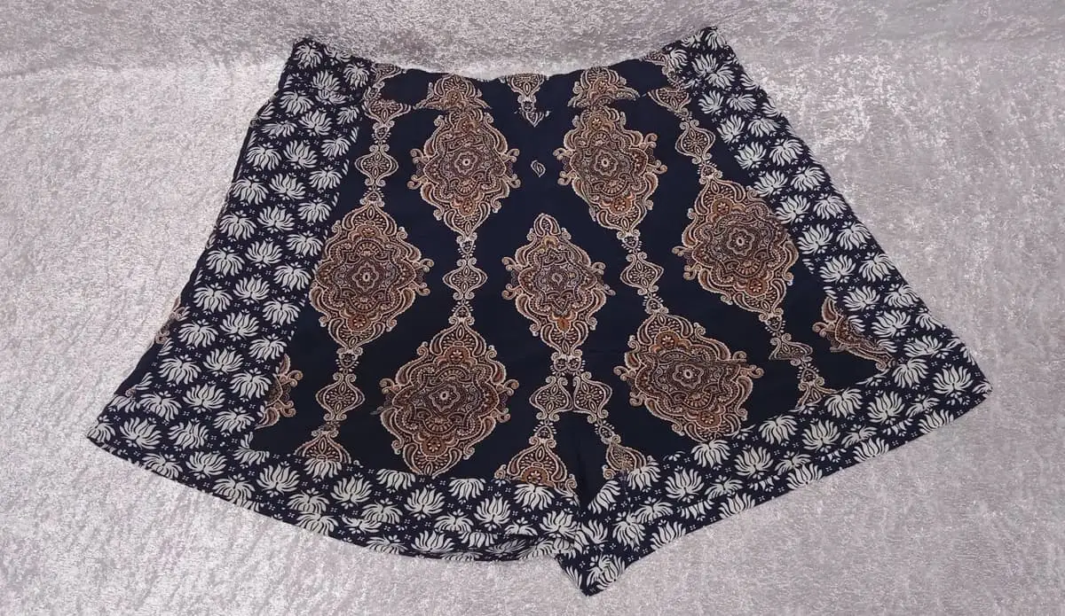 H&M women's high-waisted, mixed-pattern casual shorts