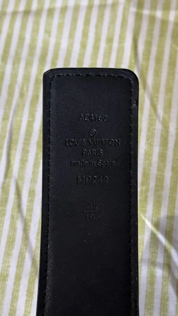 Louis Vuitton Black leather belt